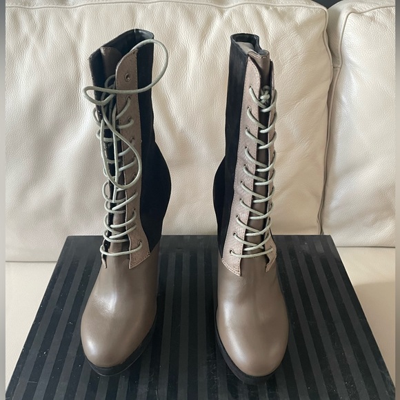 Colin Stewart was size 10, black and gray platform boots Brand New - Picture 2 of 6